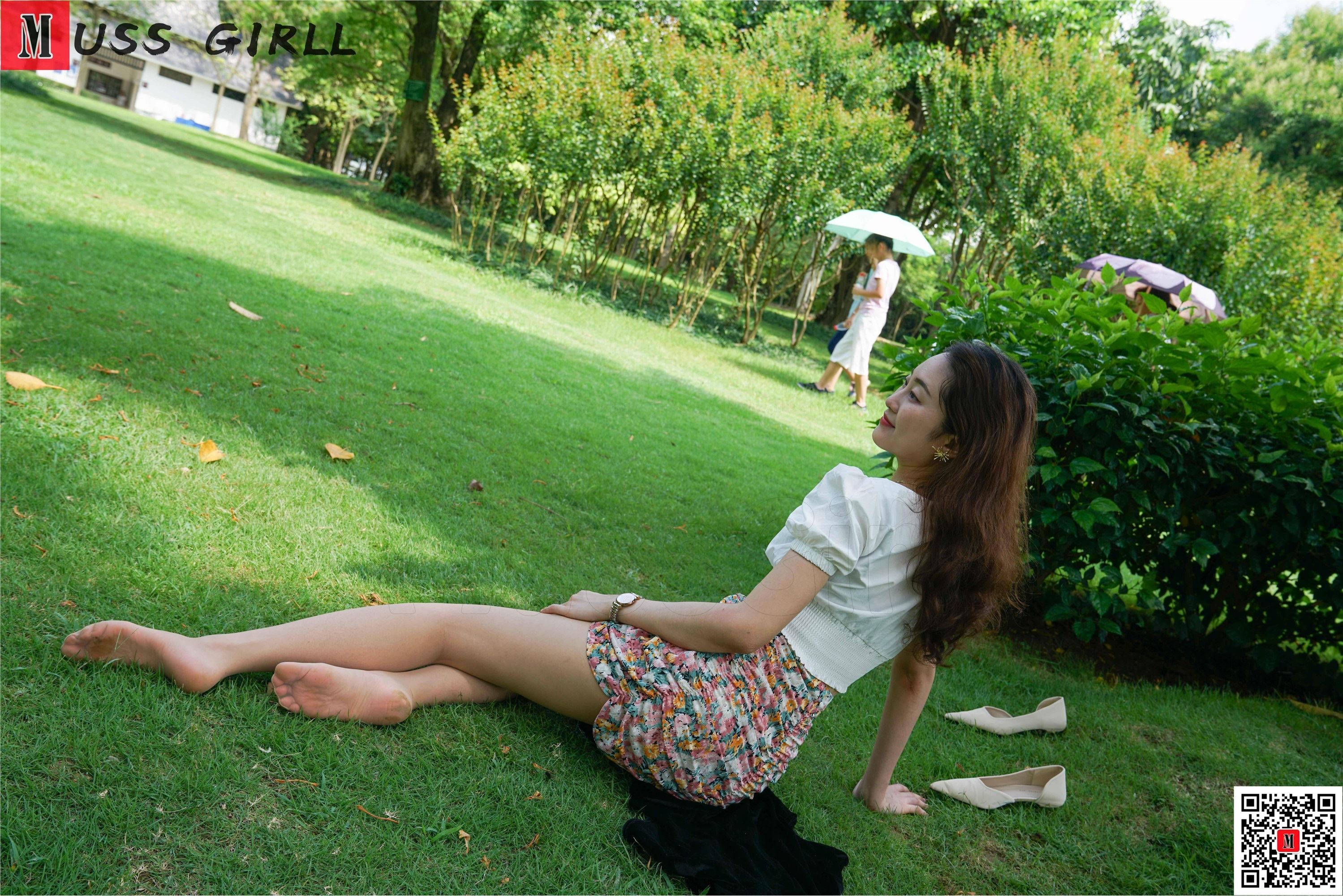 MussGirl慕丝女郎  NO.195 草地碎花包臀裙肉丝